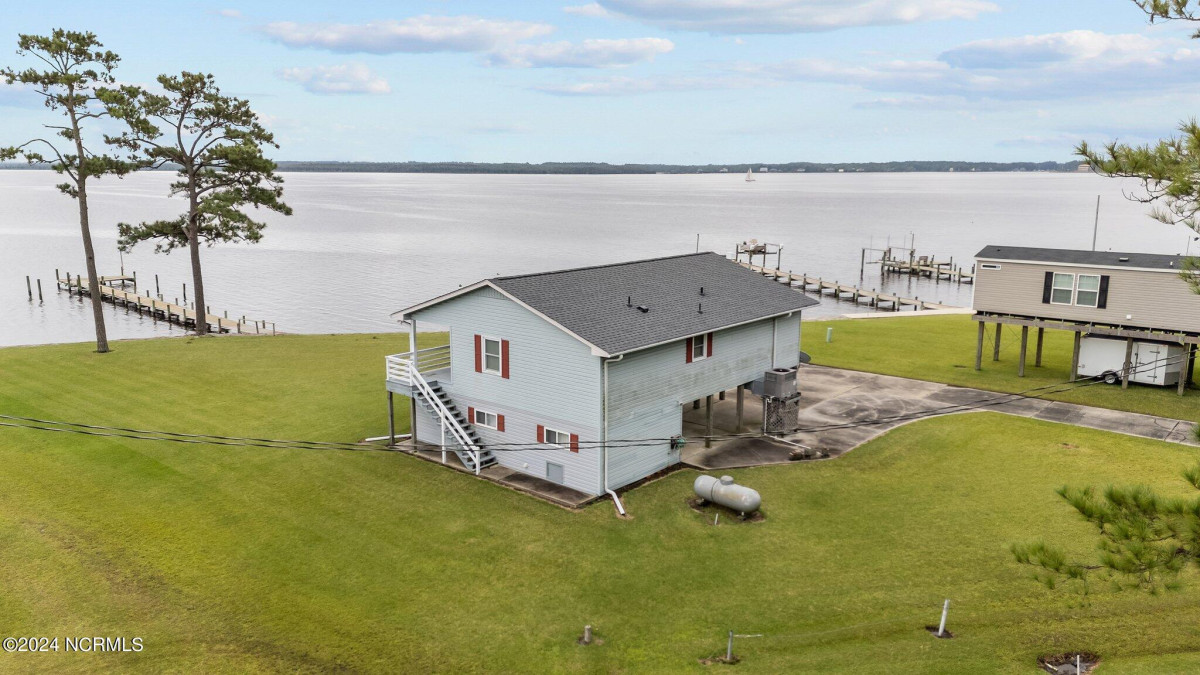 356 Windy Point Rd Bayboro, NC 28515