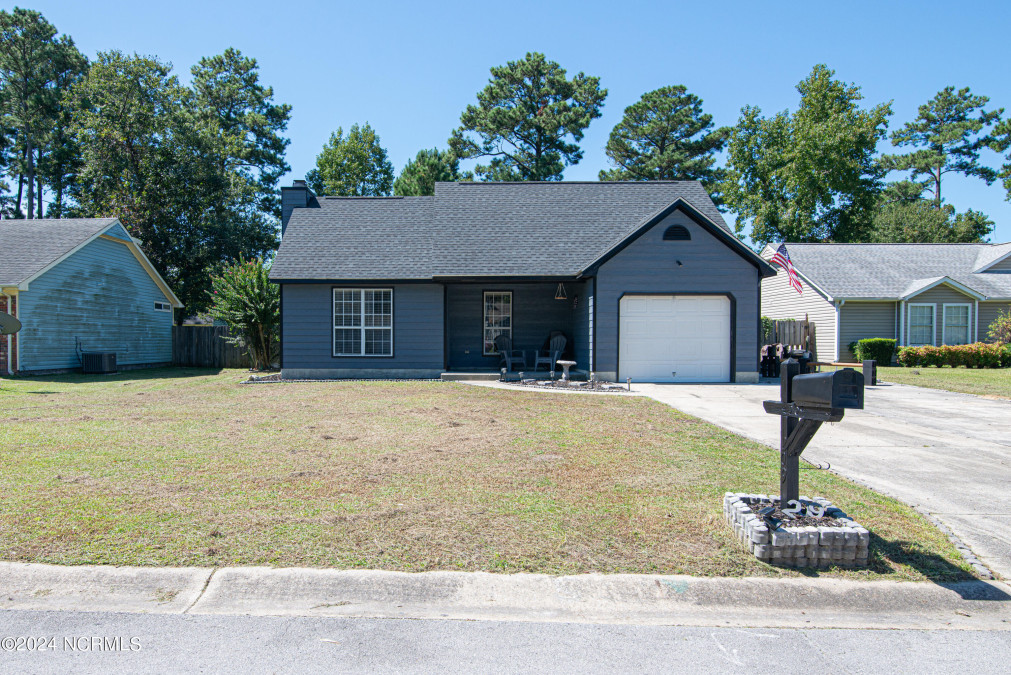 209 Teakwood Pl Midway Park, NC 28544