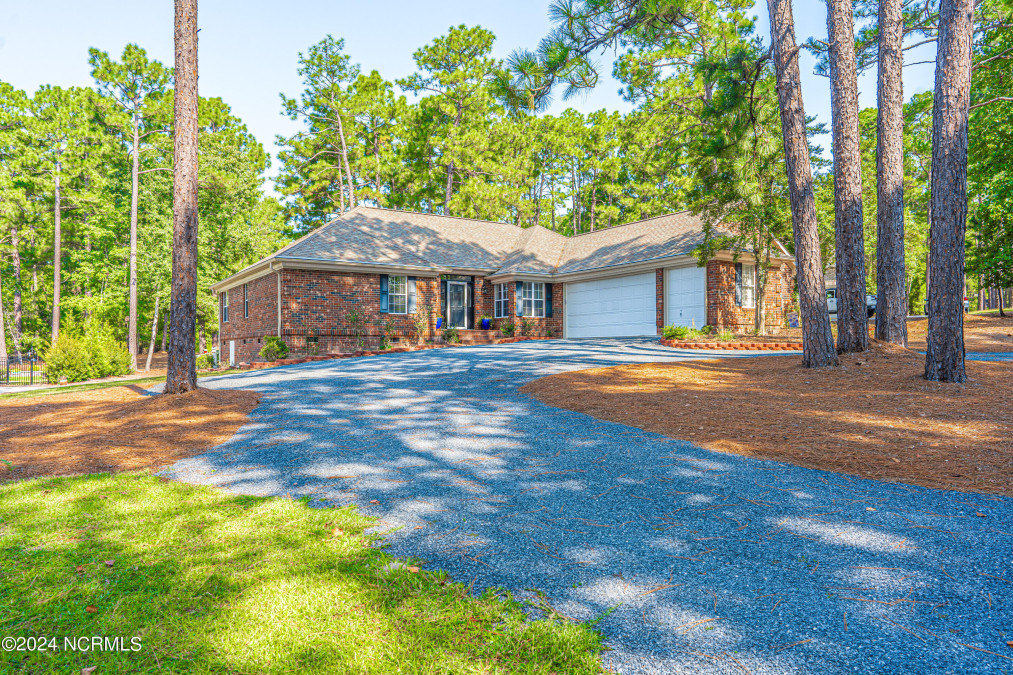 106 Banbridge Dr West End, NC 27376