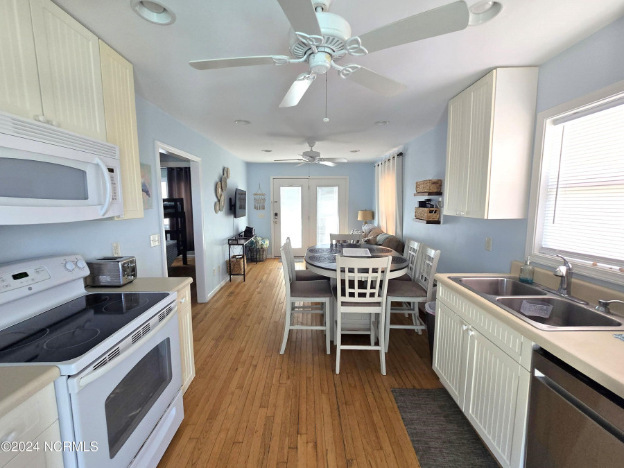 2712 Island Dr North Topsail Beach, NC 28460