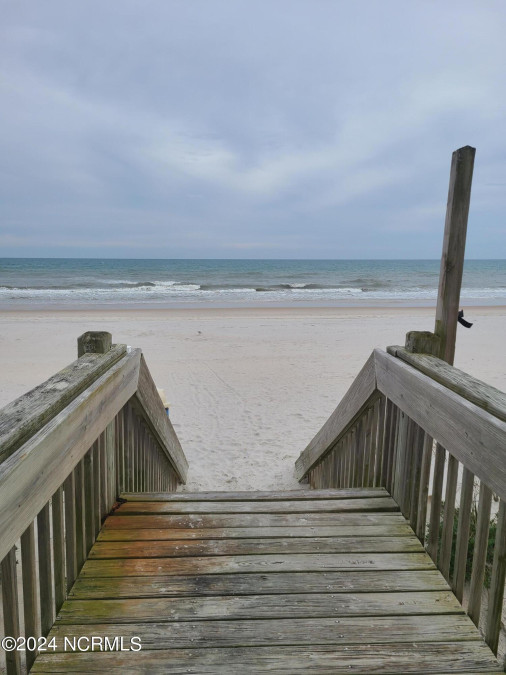 2712 Island Dr North Topsail Beach, NC 28460