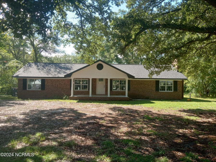 697 Crusoe Island Rd Whiteville, NC 28472