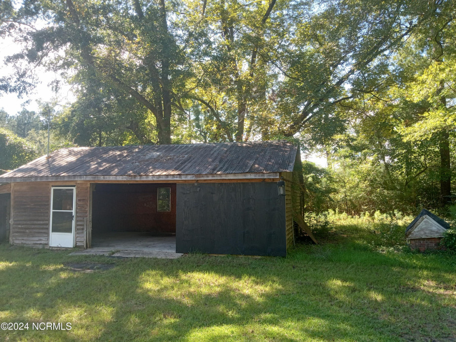 697 Crusoe Island Rd Whiteville, NC 28472