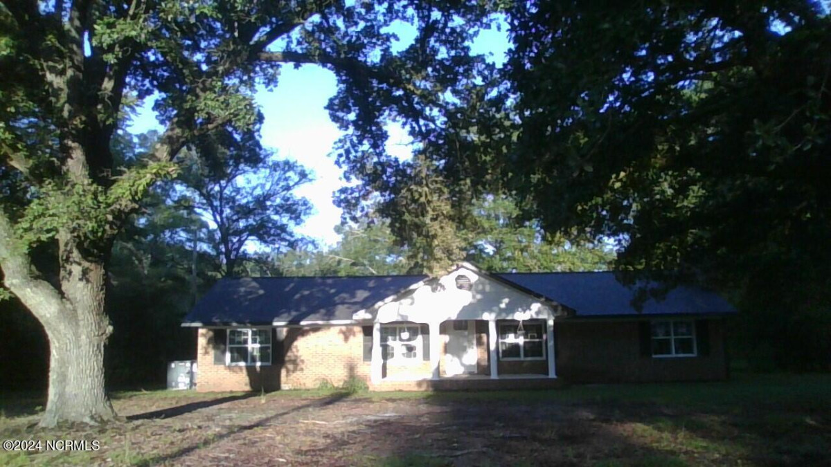 697 Crusoe Island Rd Whiteville, NC 28472