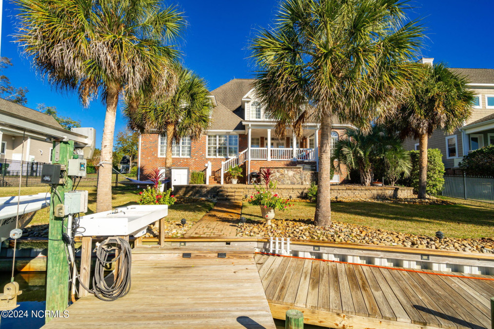 209 Bayside Dr Cape Carteret, NC 28584