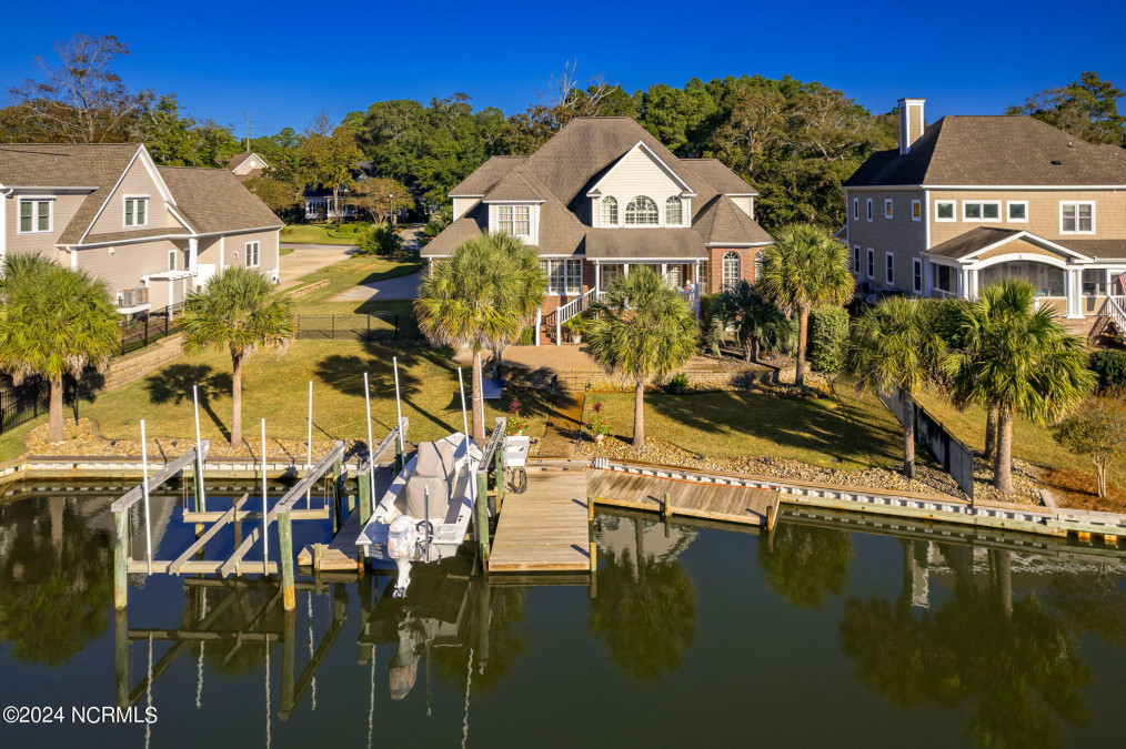 209 Bayside Dr Cape Carteret, NC 28584