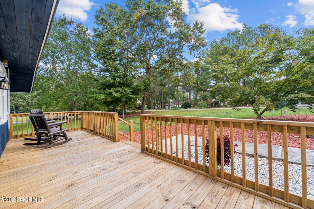 105 Lakeview Point West End, NC 27376