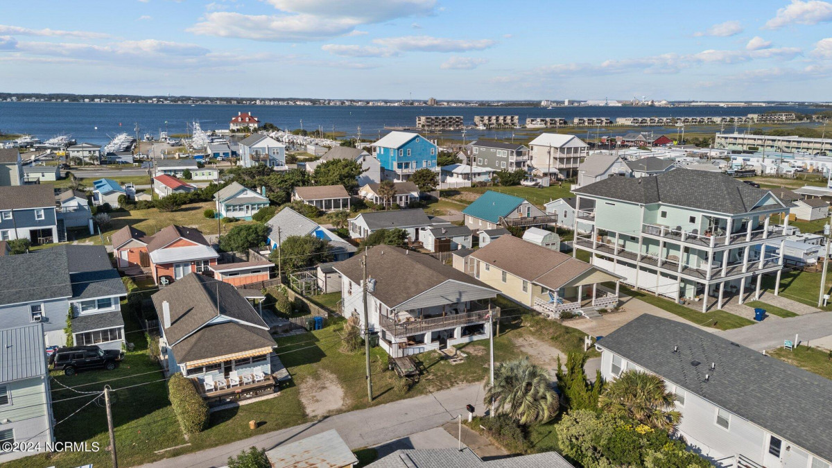 305 Caswell St Atlantic Beach, NC 28512