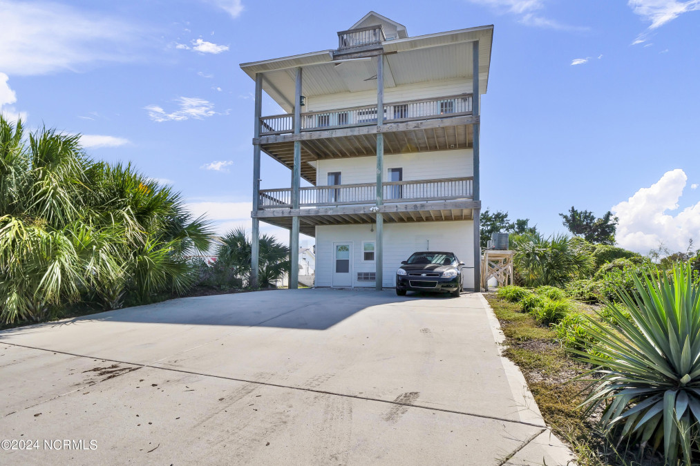 104 Sumter Ave Carolina Beach, NC 28428