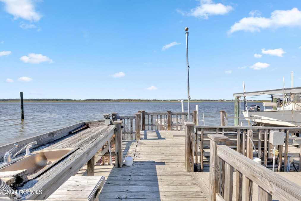 447 Catherine Ave Topsail Beach, NC 28445