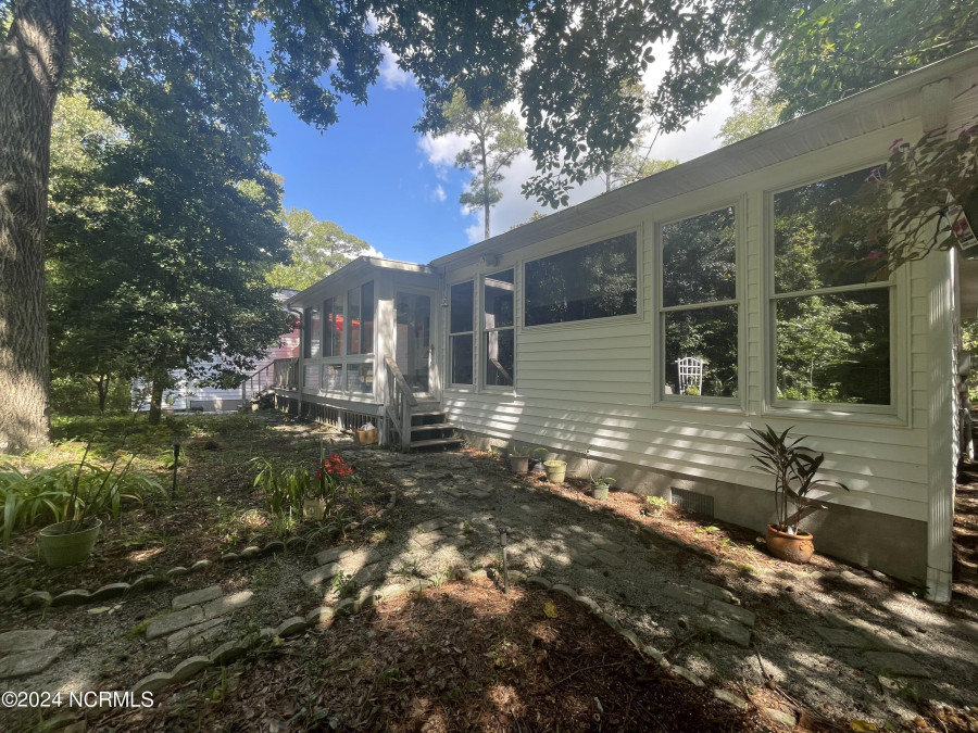 103 Arborvitae Ct Pine Knoll Shores, NC 28512