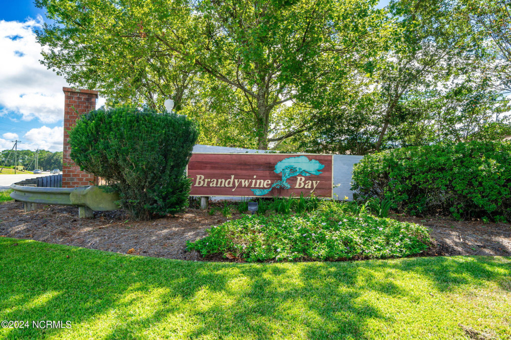 98 Bay Club Cir Morehead City, NC 28557