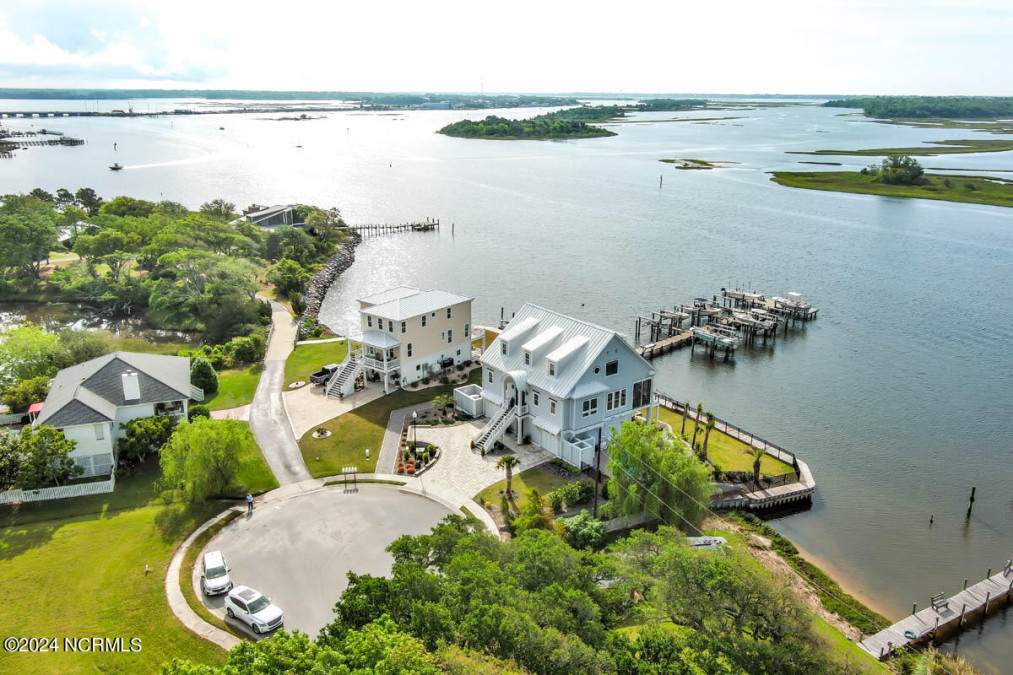 222 Deer Island Rd Swansboro, NC 28584