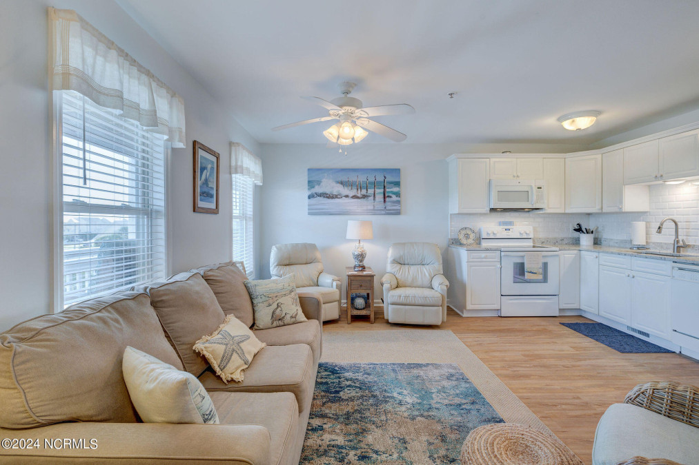 305 Topsail Dr Surf City, NC 28445