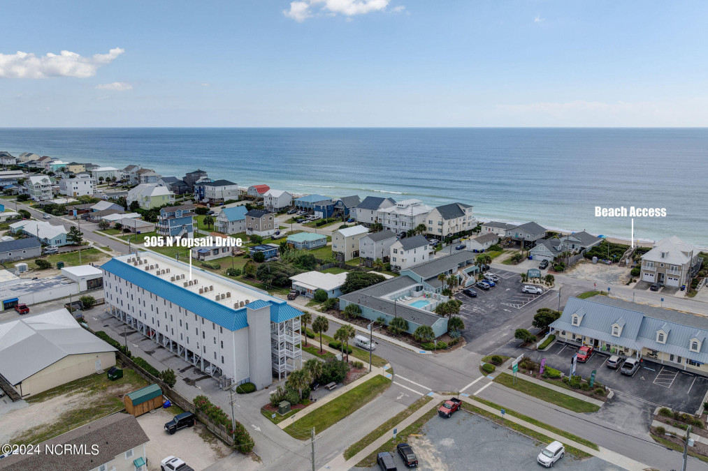 305 Topsail Dr Surf City, NC 28445