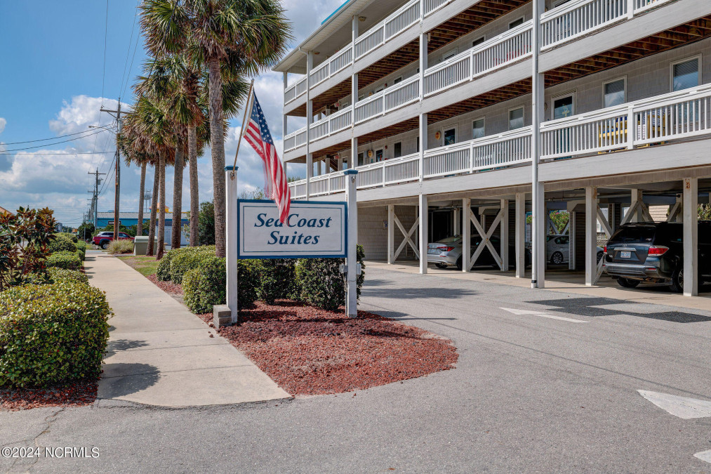 305 Topsail Dr Surf City, NC 28445