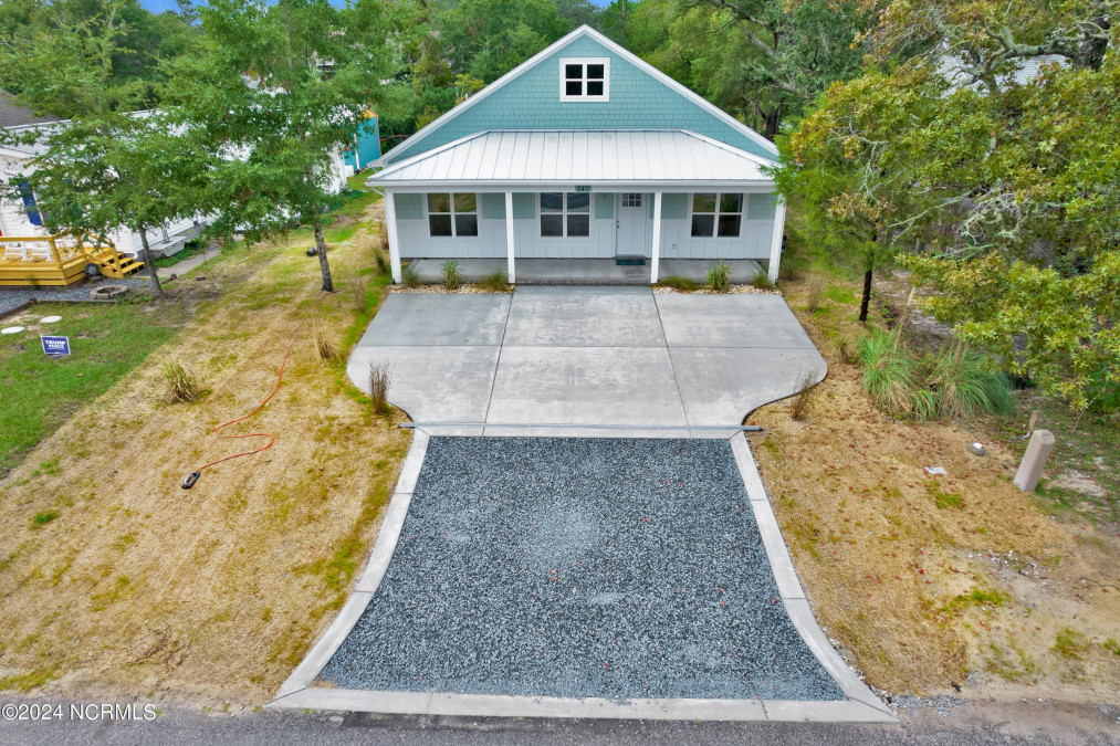 147 2nd St Oak Island, NC 28465