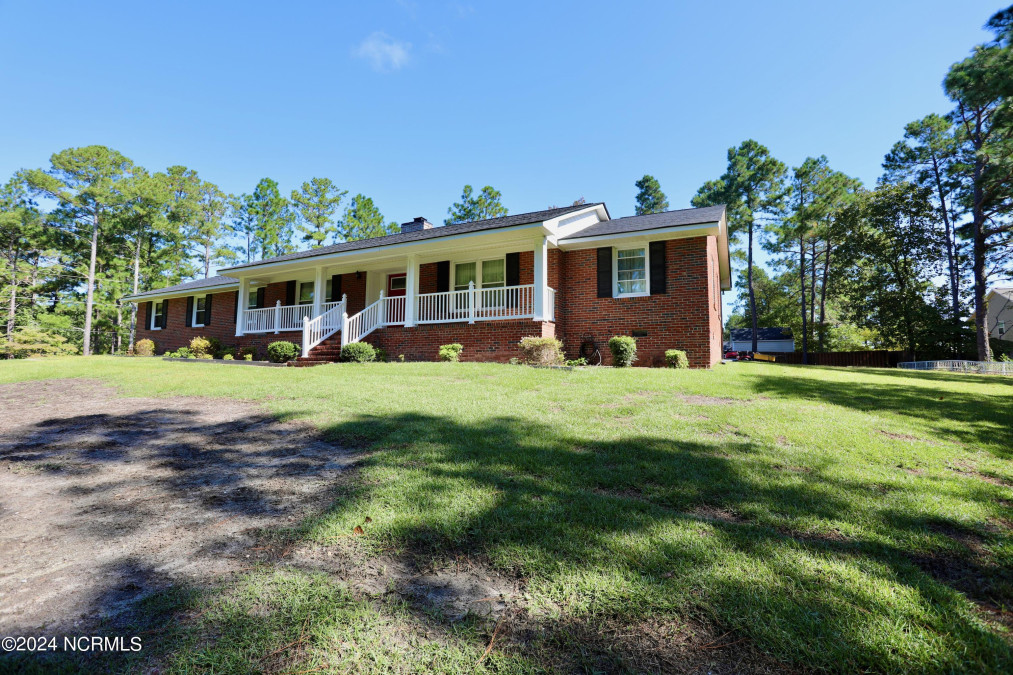 1111 Glenwood Trl Southern Pines, NC 28387