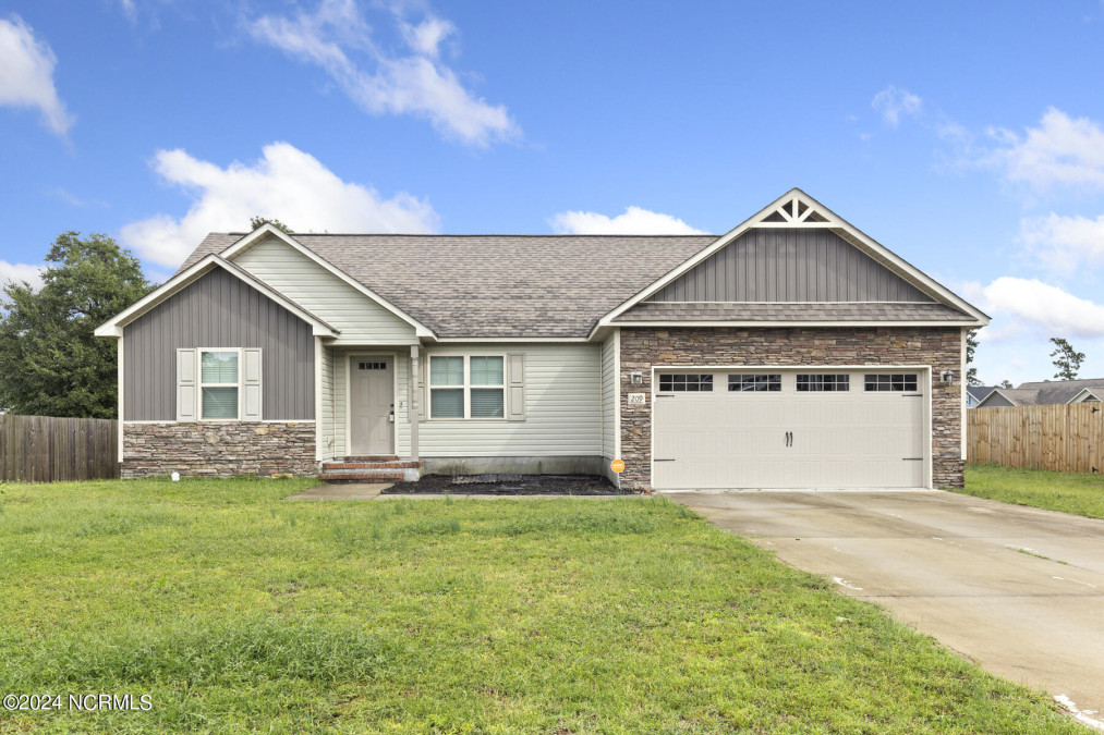 209 Rowland Dr Richlands, NC 28574