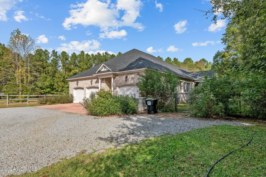 614 Scott Farm Ln New Bern, NC 28562