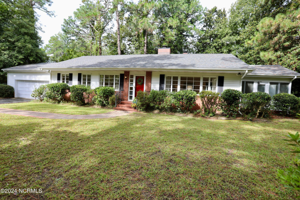 230 Pinegrove Rd Southern Pines, NC 28387