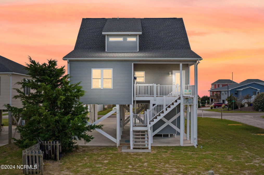 1730 Dolphin Dr Oak Island, NC 28465