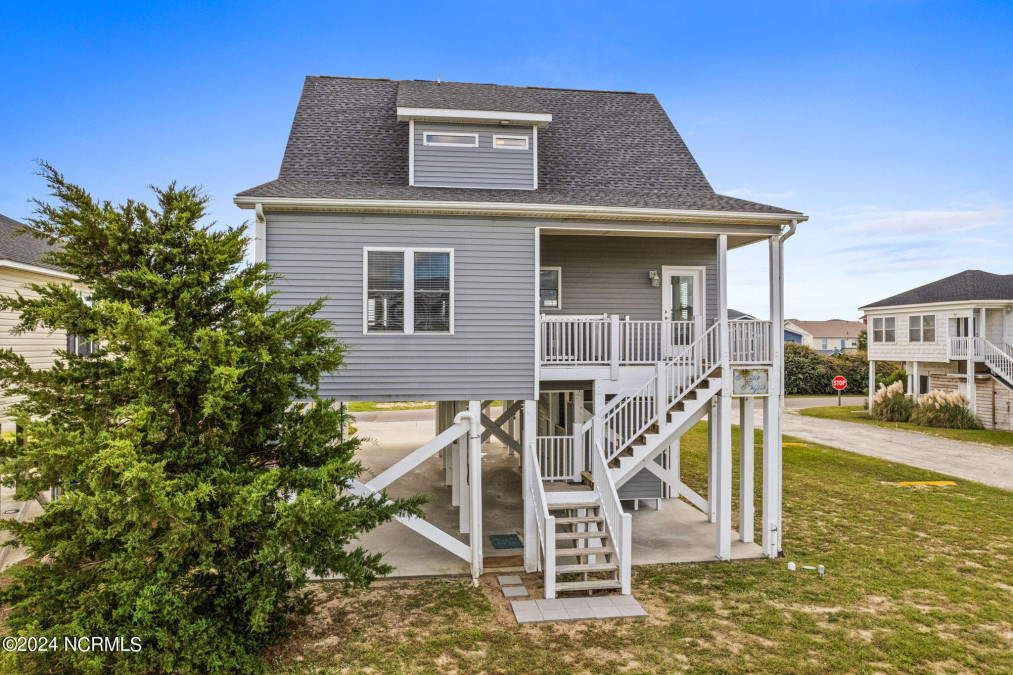 1730 Dolphin Dr Oak Island, NC 28465