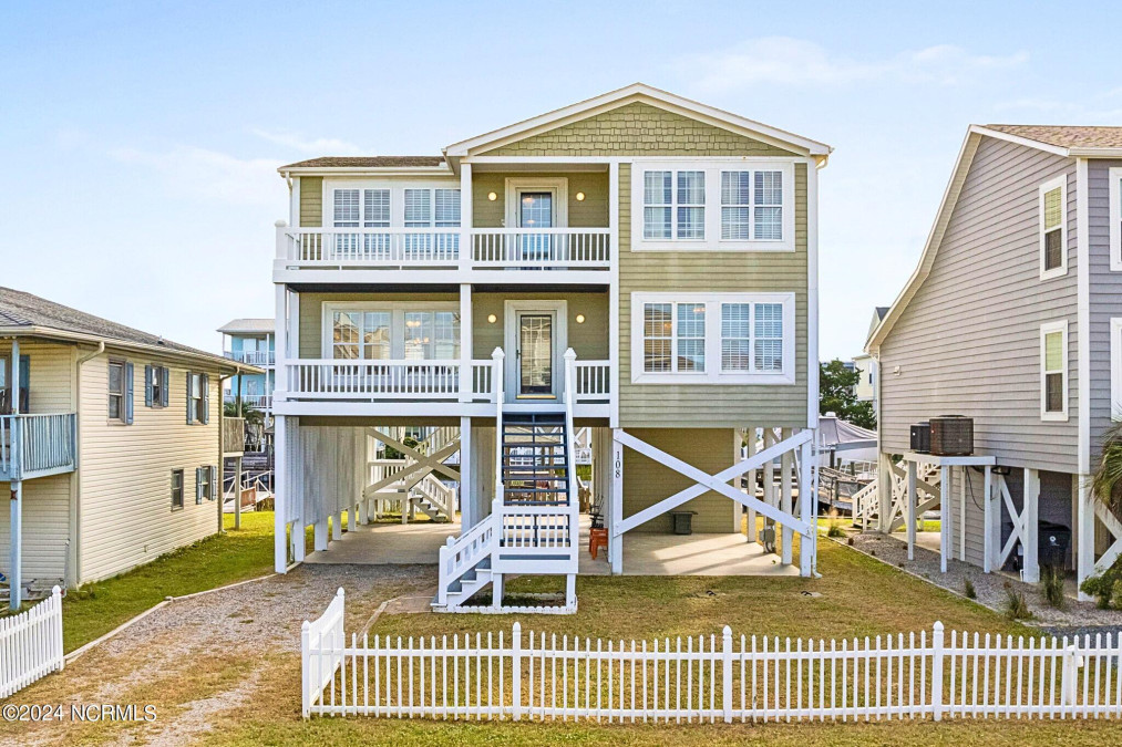 108 Burlington St Holden Beach, NC 28462