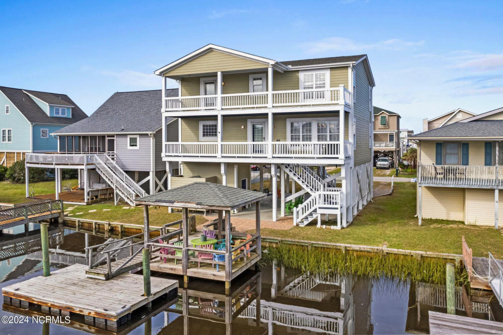 108 Burlington St Holden Beach, NC 28462