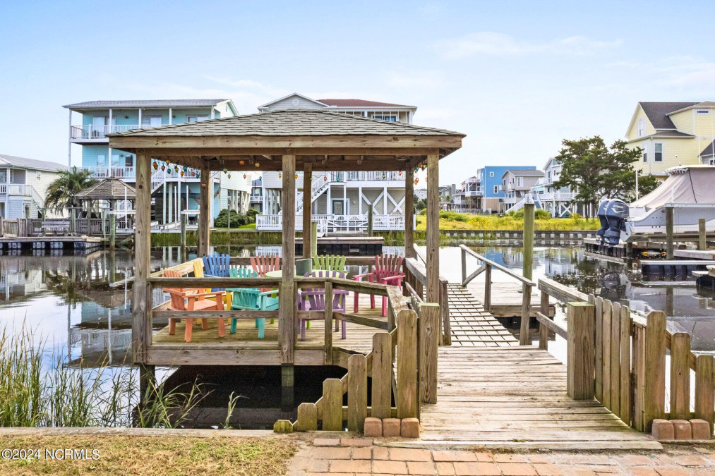 108 Burlington St Holden Beach, NC 28462