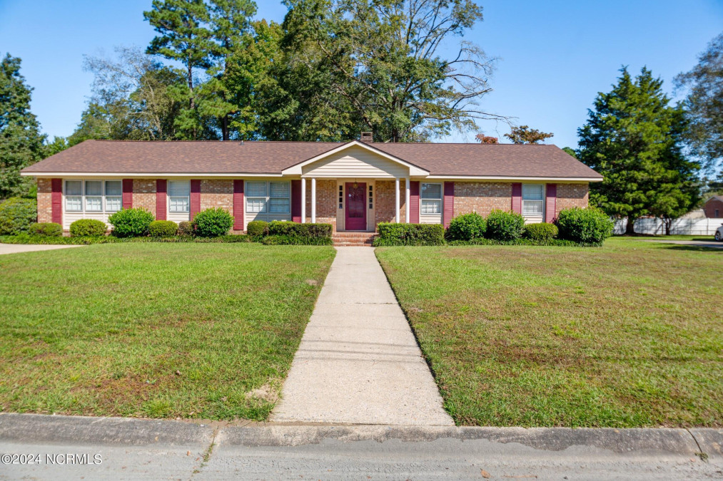 2809 Oakland Dr Kinston, NC 28504