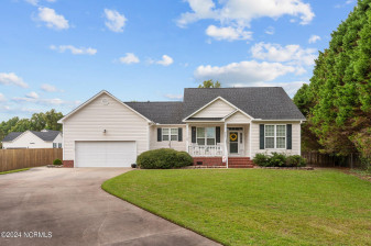 2802 Elizabeth Edwards Ct Grimesland, NC 27837