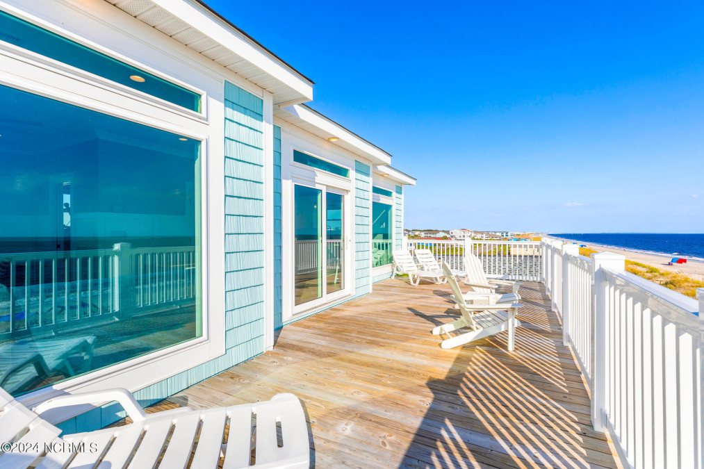 5223 Beach Dr Oak Island, NC 28465