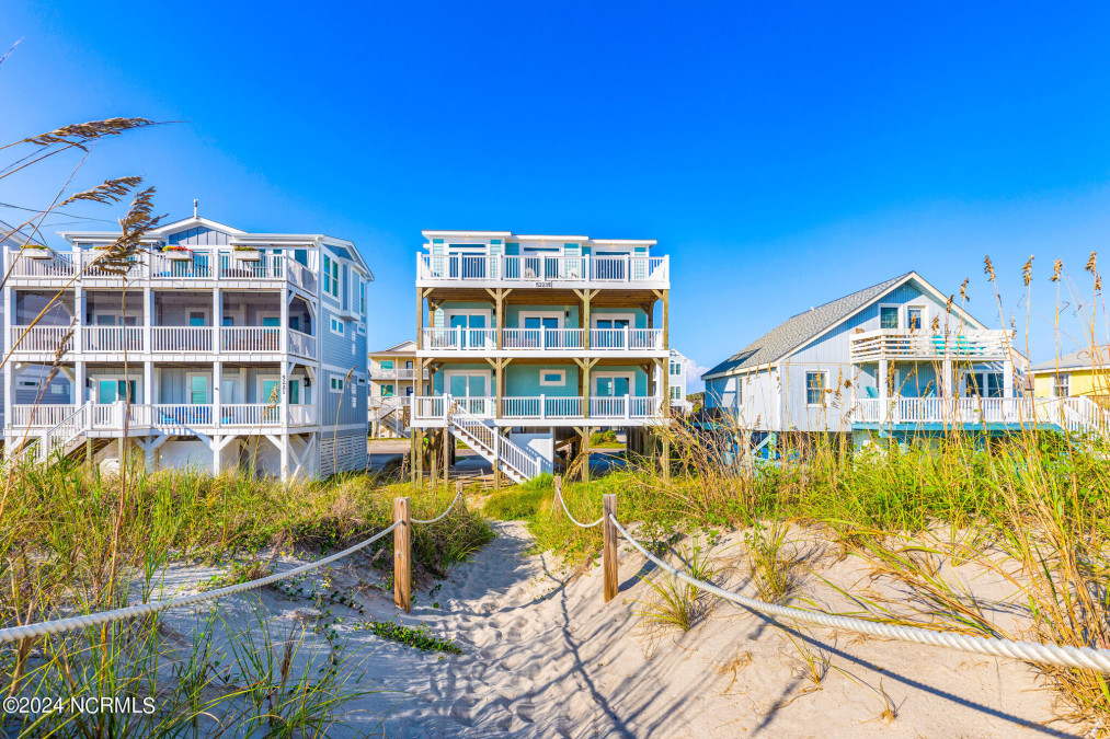 5223 Beach Dr Oak Island, NC 28465