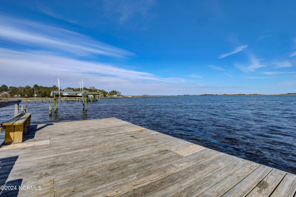 102 Shore Ct Sneads Ferry, NC 28460