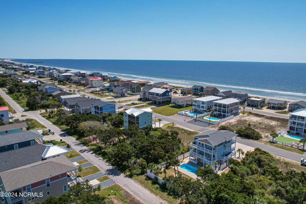 516 Dolphin Dr Oak Island, NC 28465