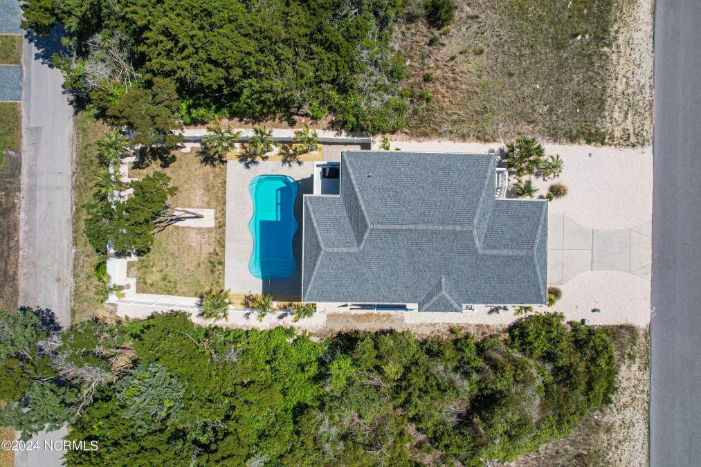 516 Dolphin Dr Oak Island, NC 28465