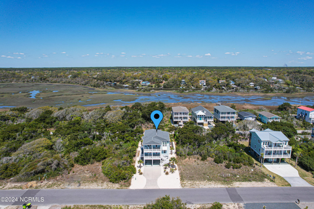 516 Dolphin Dr Oak Island, NC 28465