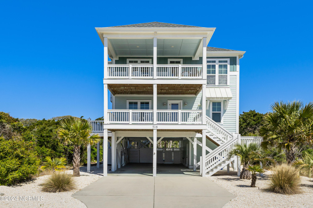 516 Dolphin Dr Oak Island, NC 28465