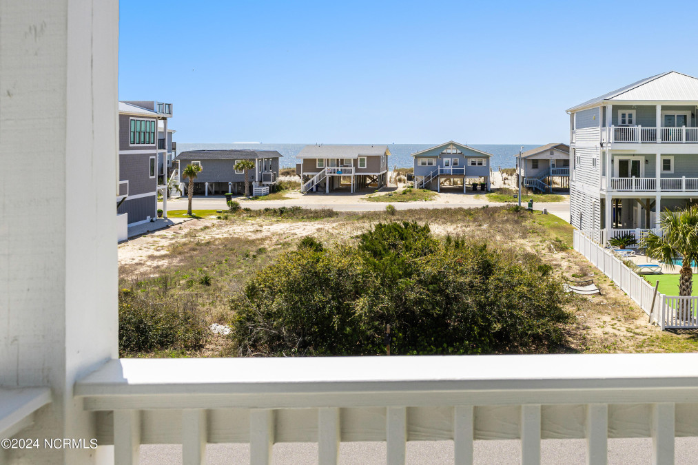 516 Dolphin Dr Oak Island, NC 28465