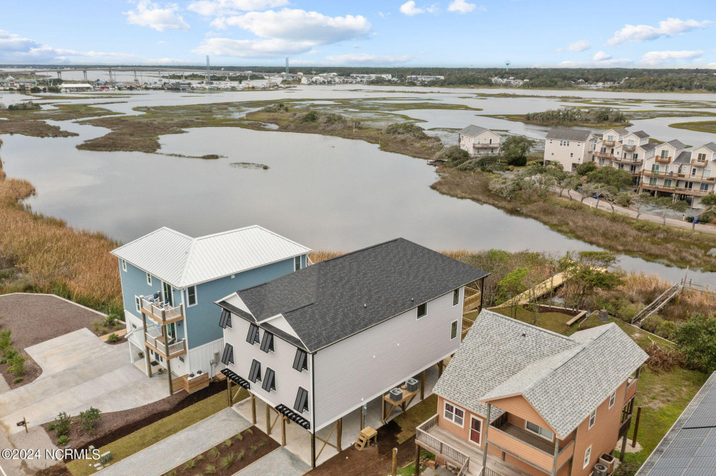 415 New River Dr Surf City, NC 28445