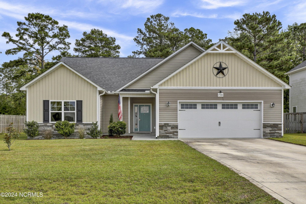 708 Crystal Cove Ct Sneads Ferry, NC 28460