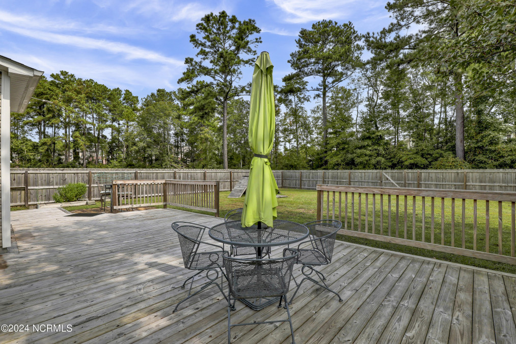 708 Crystal Cove Ct Sneads Ferry, NC 28460