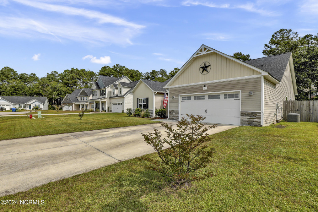 708 Crystal Cove Ct Sneads Ferry, NC 28460