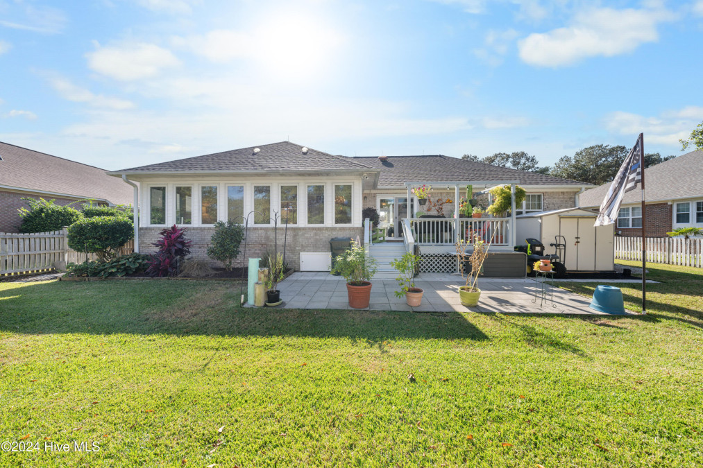 122 Lighthouse Dr Carolina Beach, NC 28428