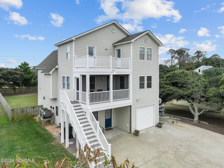 121 Danube St Nags Head, NC 27959