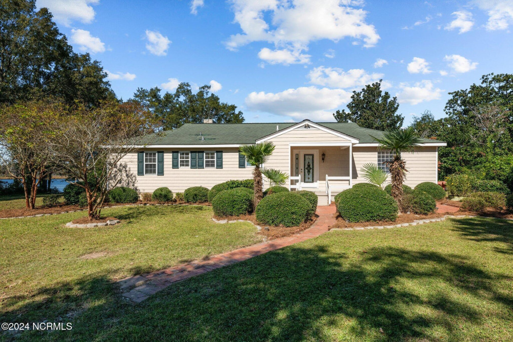 700 Madam Moores Ln New Bern, NC 28562