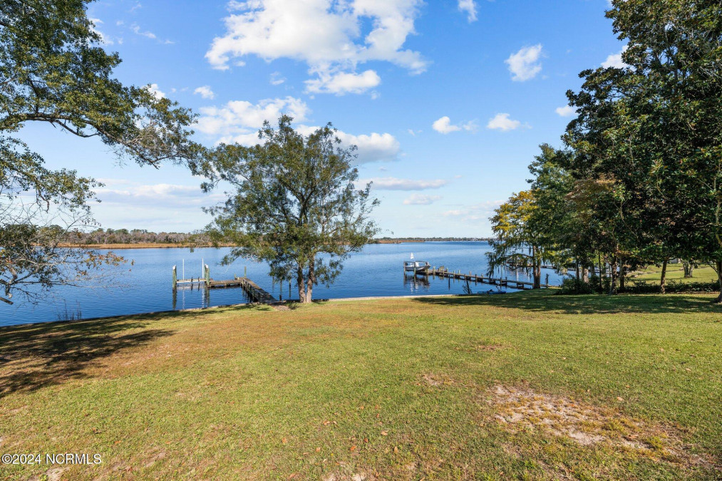 700 Madam Moores Ln New Bern, NC 28562