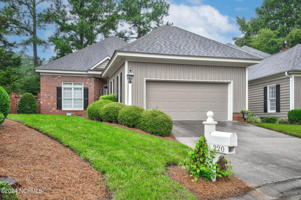 220 Cobblestone Ct Rocky Mount, NC 27804