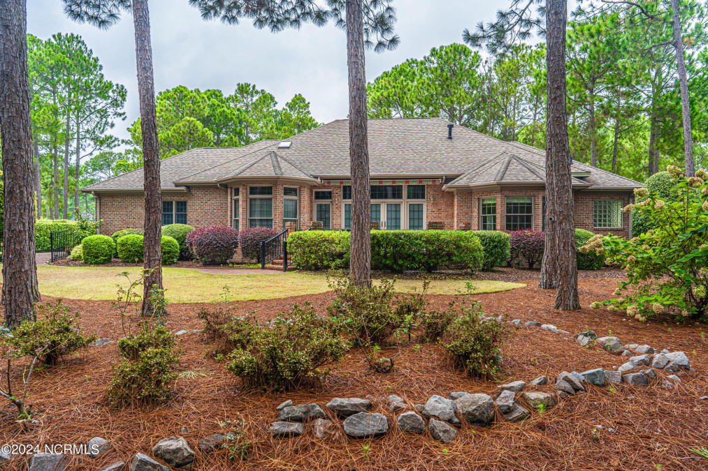 5 Augusta Dr Southern Pines, NC 28387